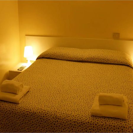 Affitti Only Sleep Bagno Privato Apartment Parma Exterior photo